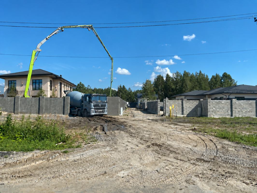 Заливка монолитного фундамента частного дома бетононасосом, фото 1